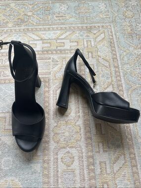 NWOT 27 Edit Delphie Black Sandals 7.5
